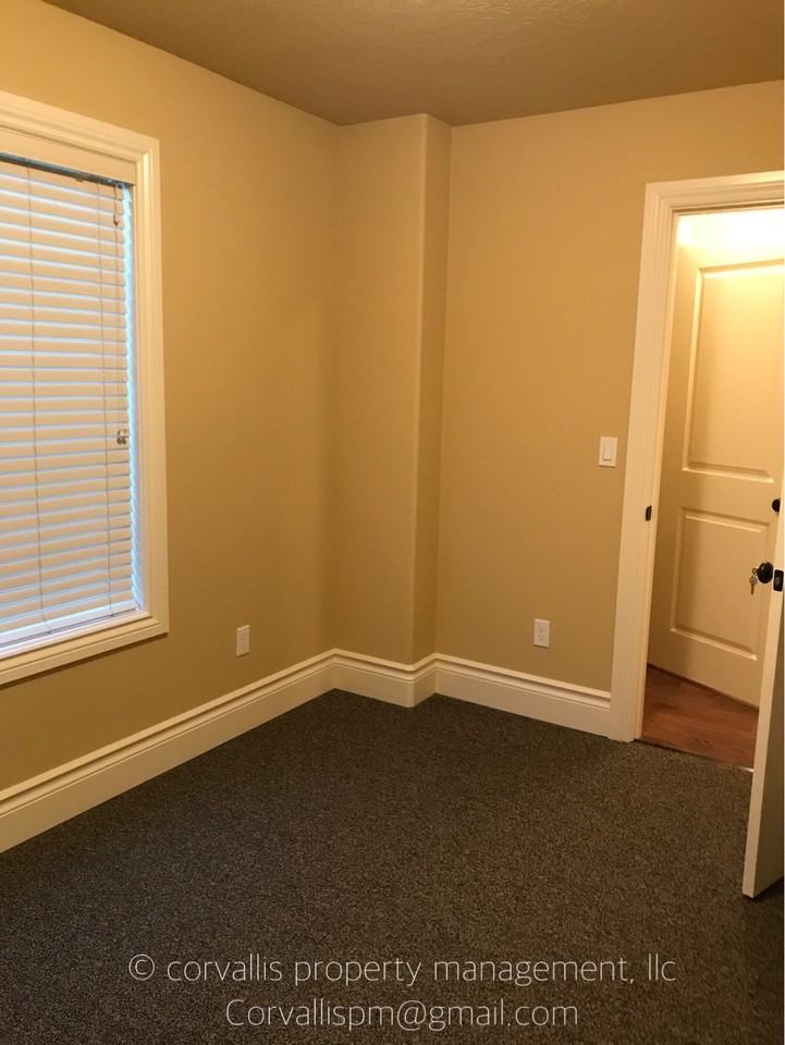 1206 Sw 53rd St - Photo 3 of 18