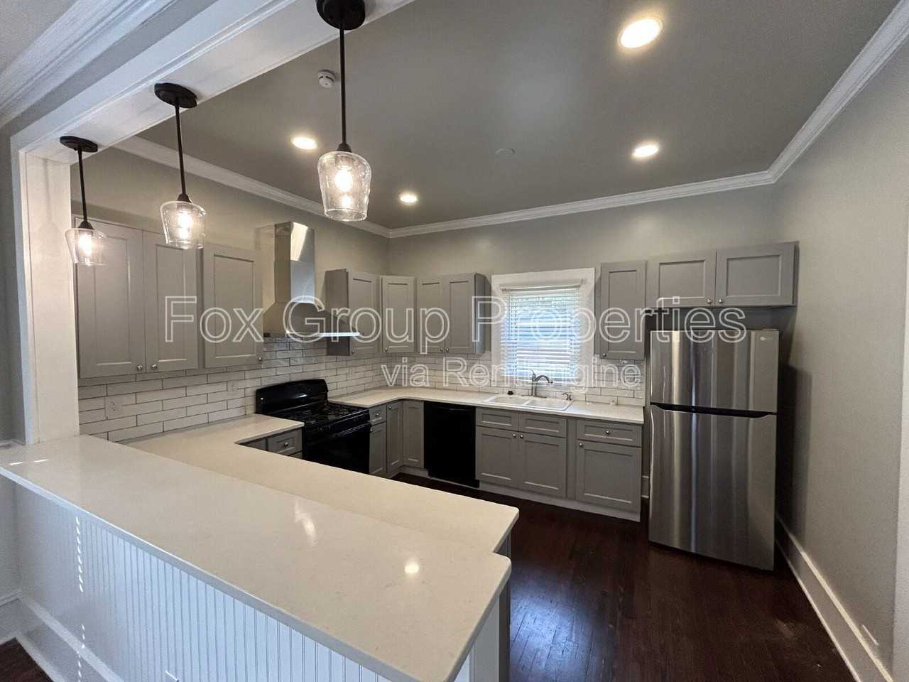 348 W Mclelland Ave - Photo 3 of 25