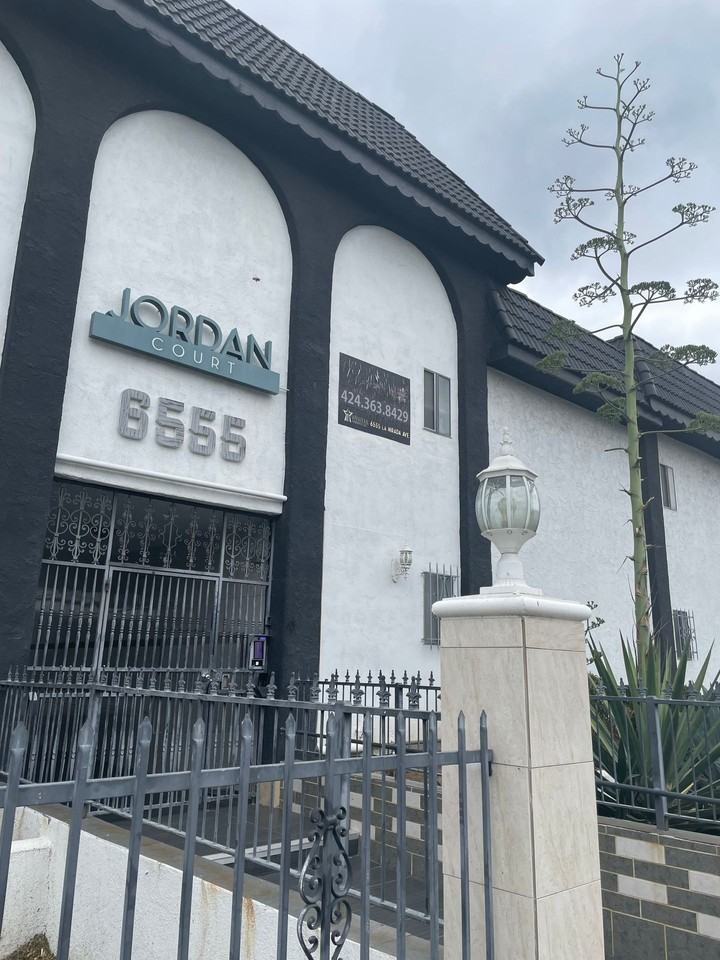 Jordan Court Apartments - Photo 3 of 18