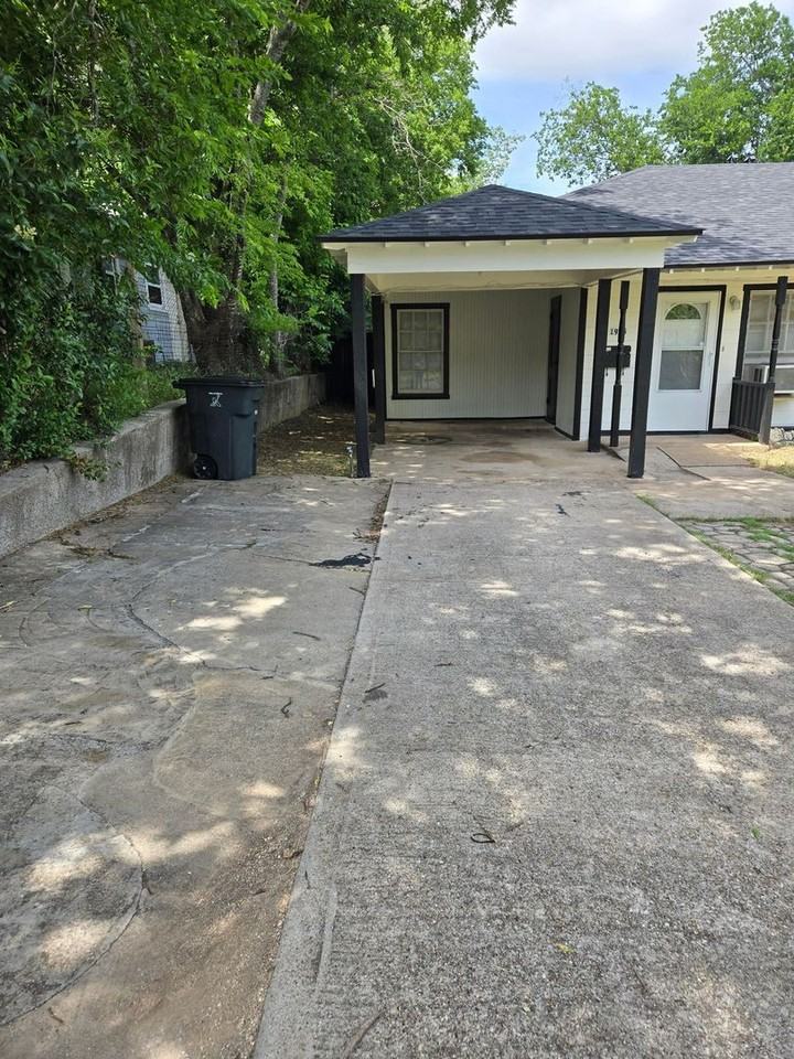 1905 Poage Ave - Photo 3 of 10