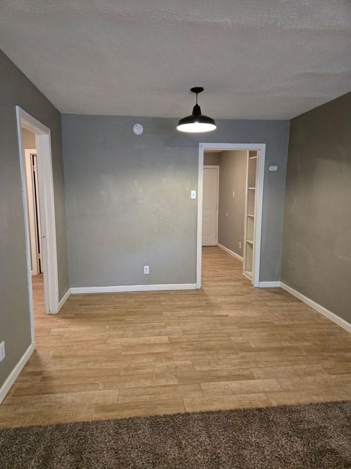 1905 Poage Ave - Photo 5 of 10