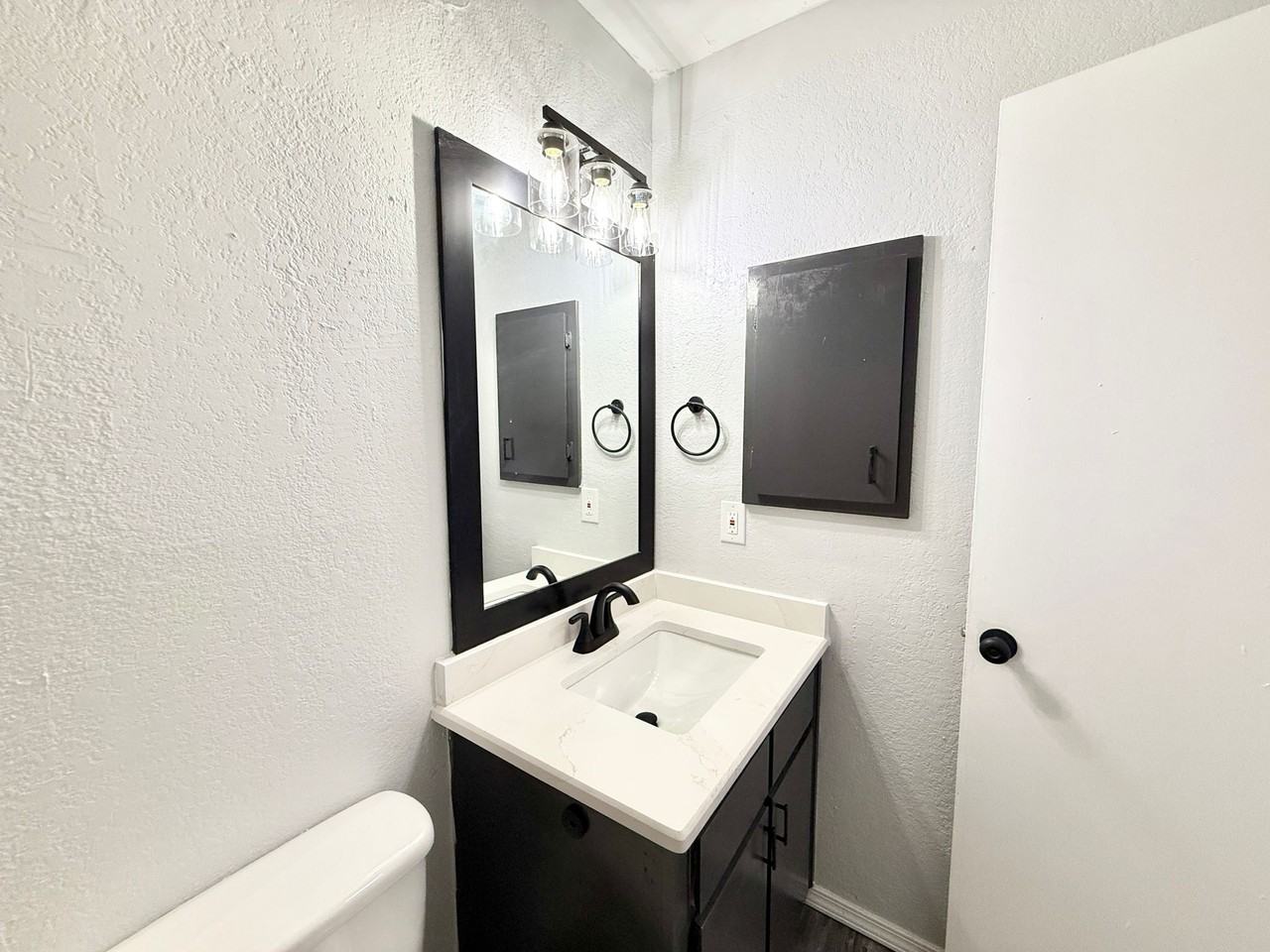 Spacious 2 Bedroom, 2 Bath Apartment in Prime Pharr Location! - Photo 3 of 8