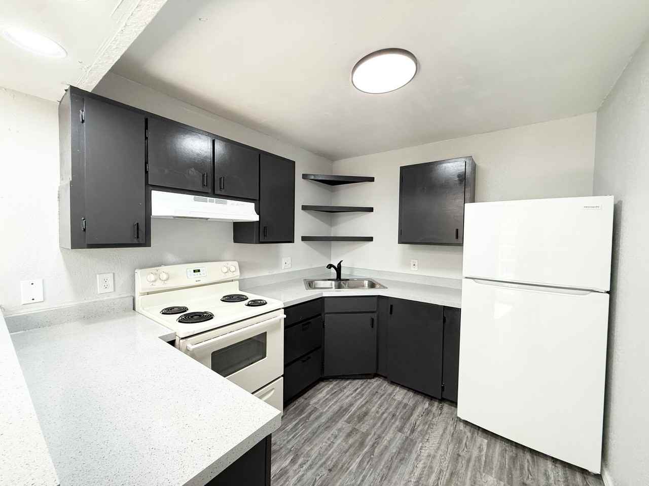 Spacious 2 Bedroom, 2 Bath Apartment in Prime Pharr Location! - Photo 6 of 8