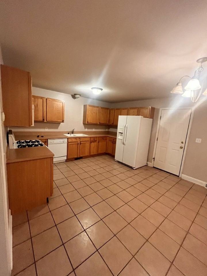 310 York St - Photo 3 of 21