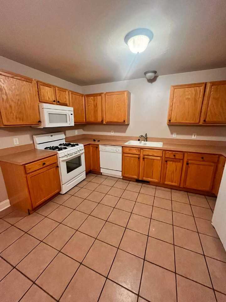 310 York St - Photo 4 of 21