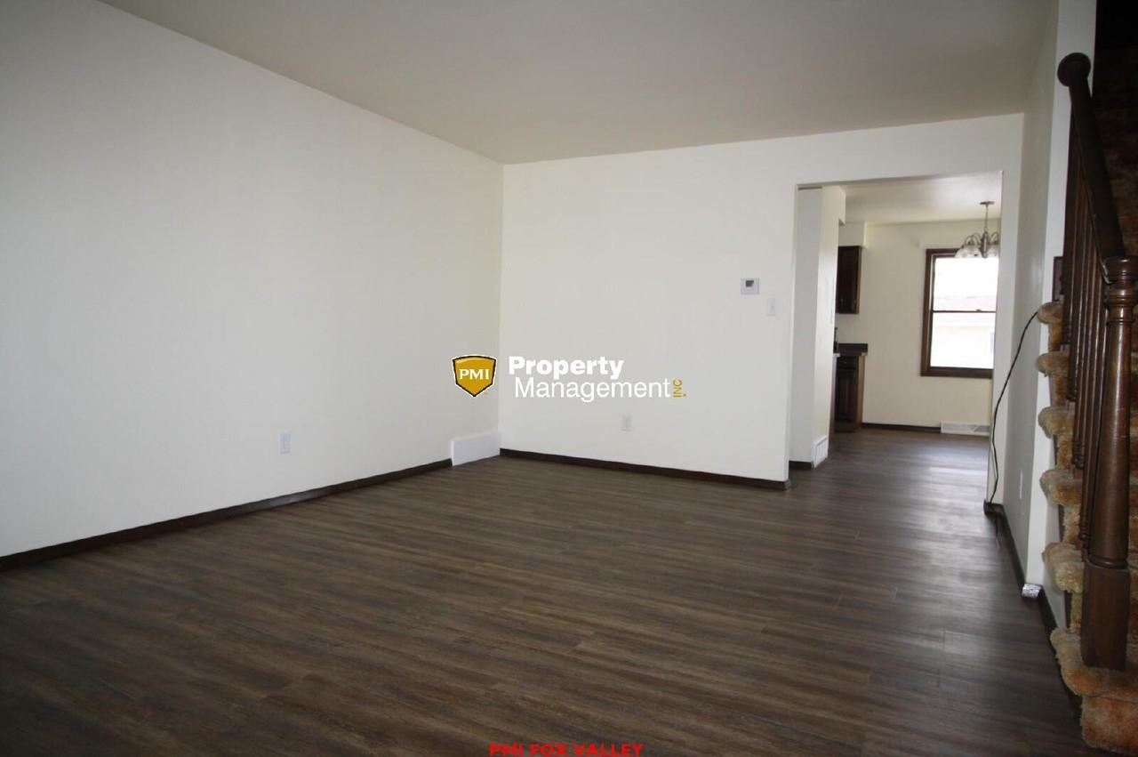 1349 Primrose Ln - Photo 2 of 14