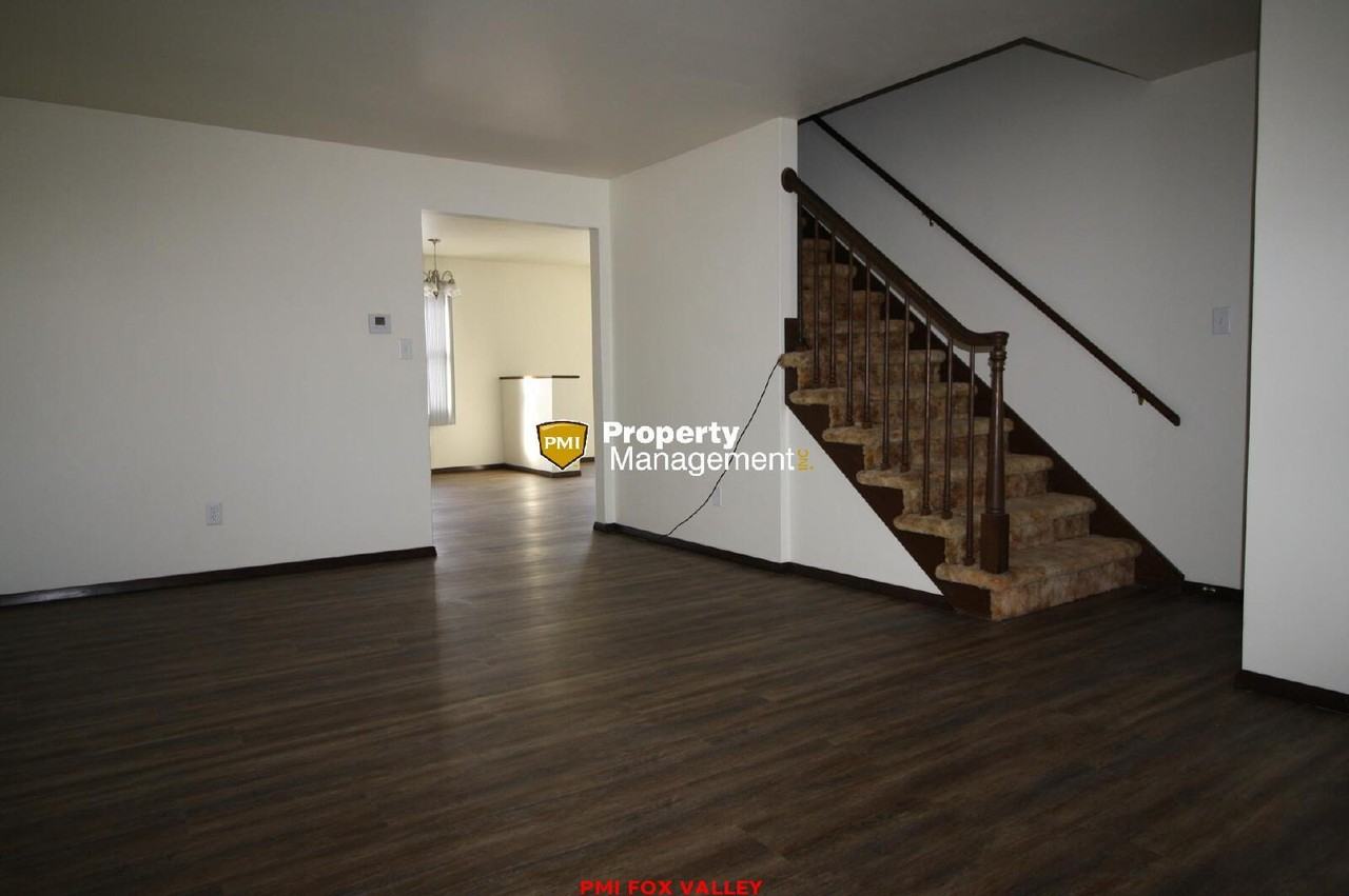 1349 Primrose Ln - Photo 3 of 14