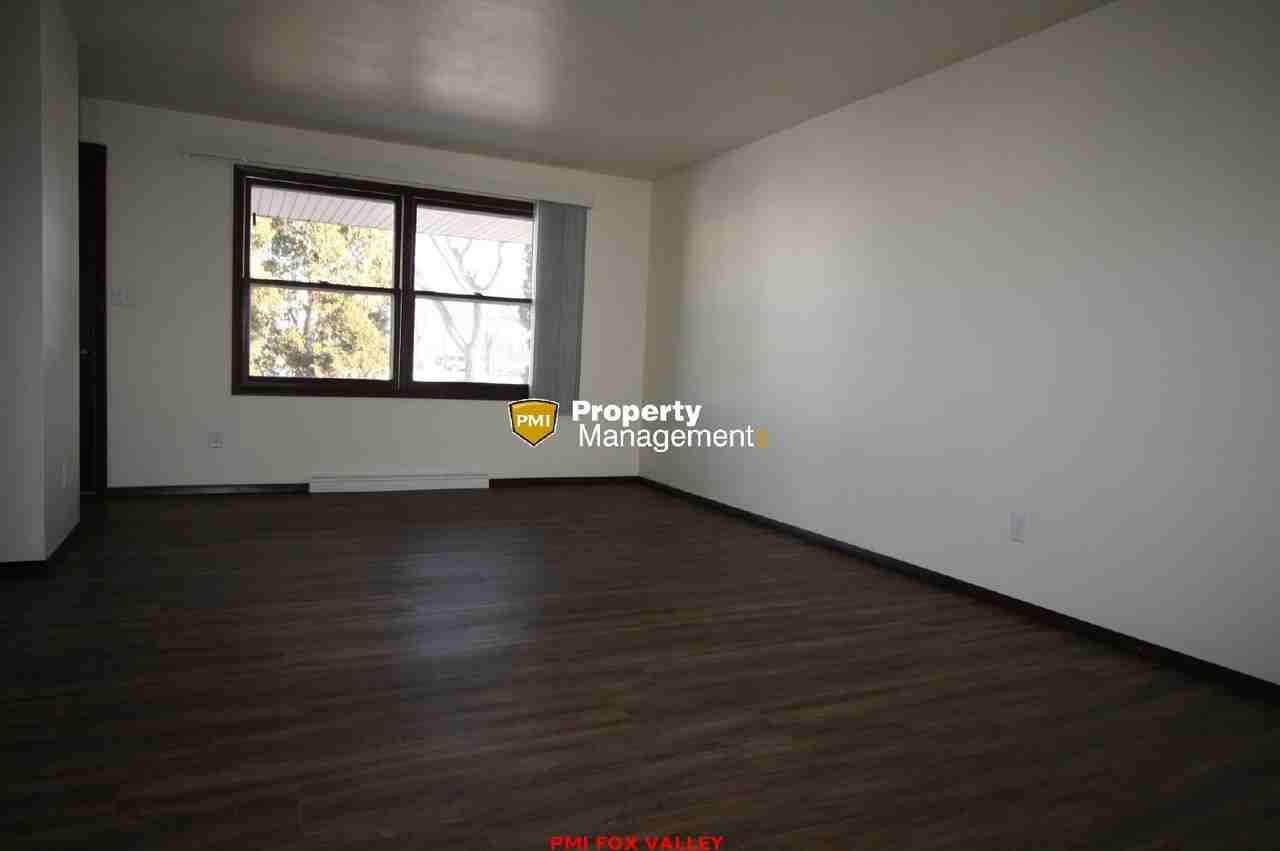 1349 Primrose Ln - Photo 4 of 14