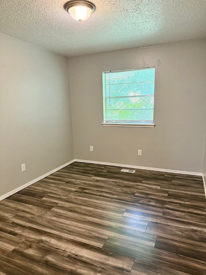 9904 Lancet Ln - Photo 7 of 25