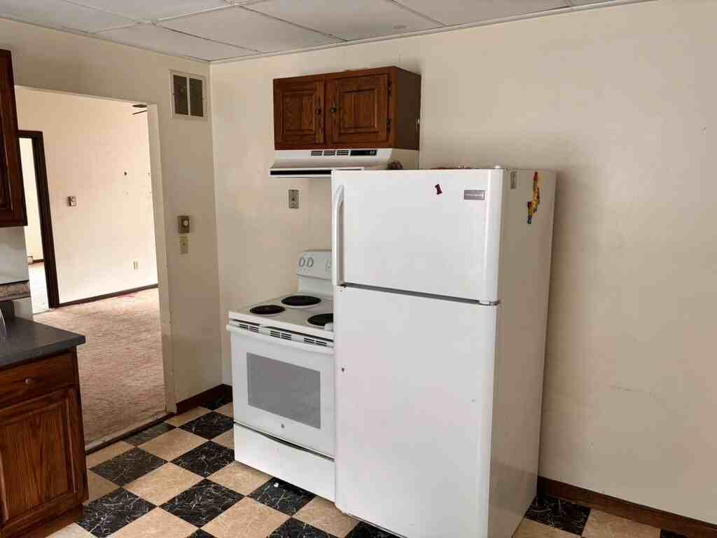 752 Middle St #2 - Photo 3 of 8