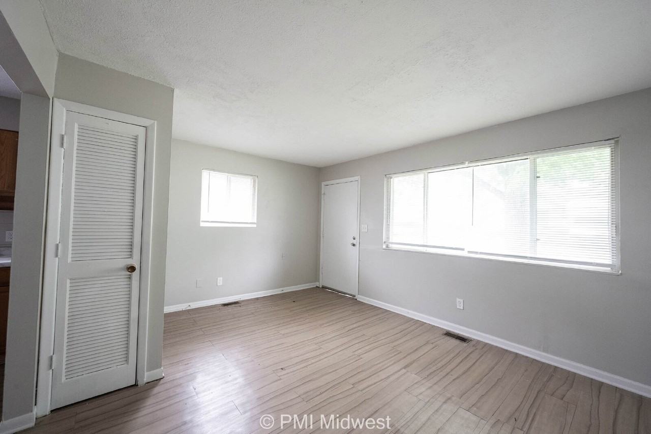 2248 N Leland Ave - Photo 2 of 15