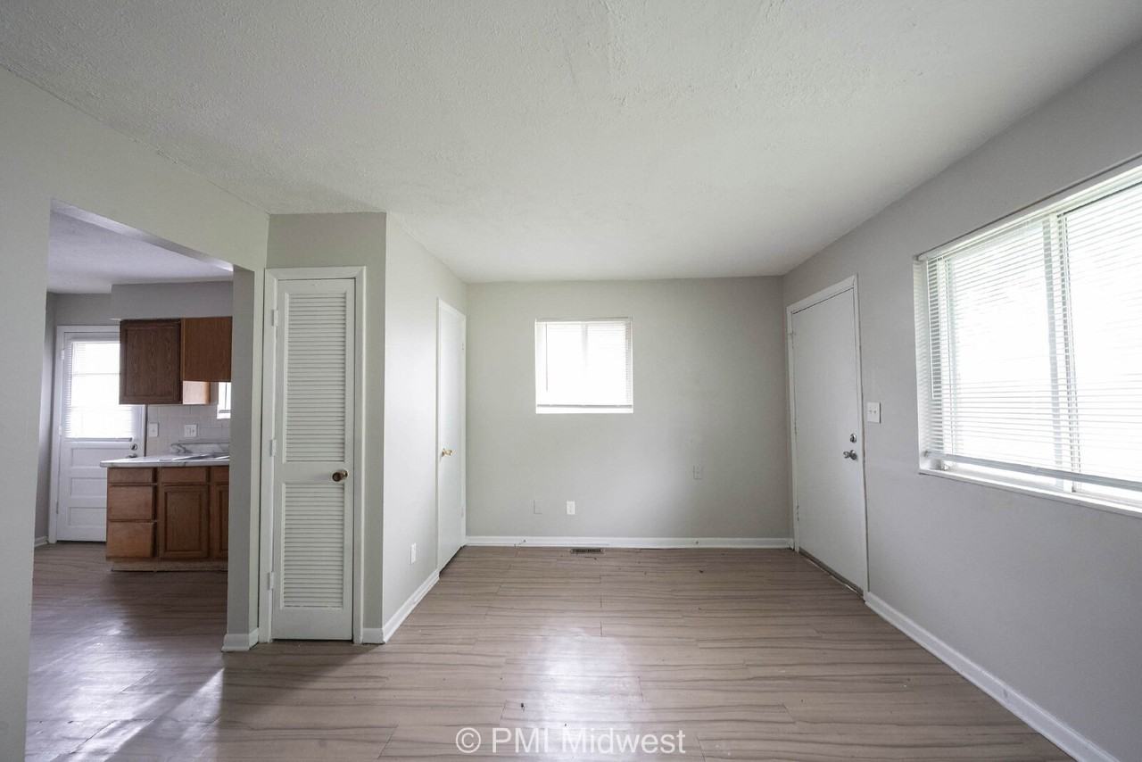 2248 N Leland Ave - Photo 3 of 15