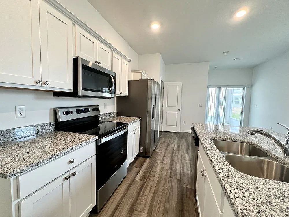 35507 Eastbrook Ave - Photo 4 of 13