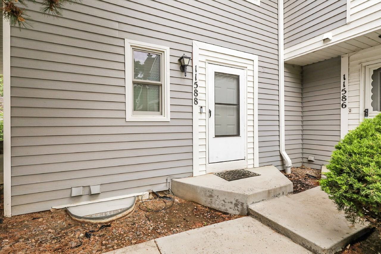 11588 E Bayaud Dr - Photo 3 of 47
