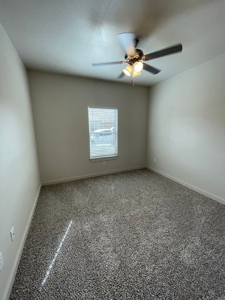 2541 134th St - Photo 6 of 10