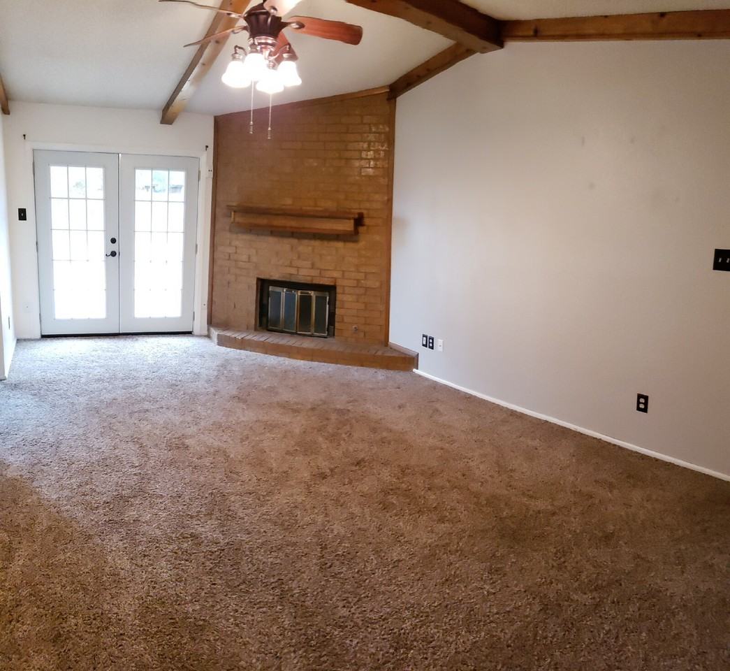 5242 95th St - Photo 2 of 10