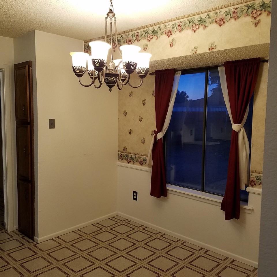 5242 95th St - Photo 4 of 10