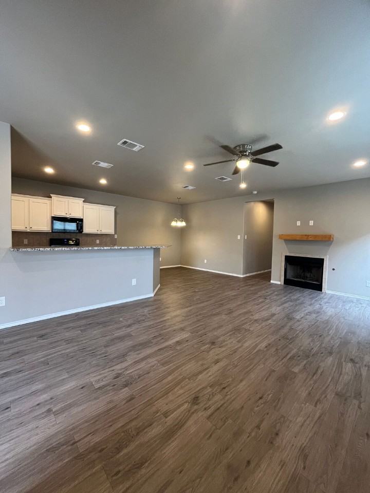 1115 Preston Trl #A - Photo 3 of 21