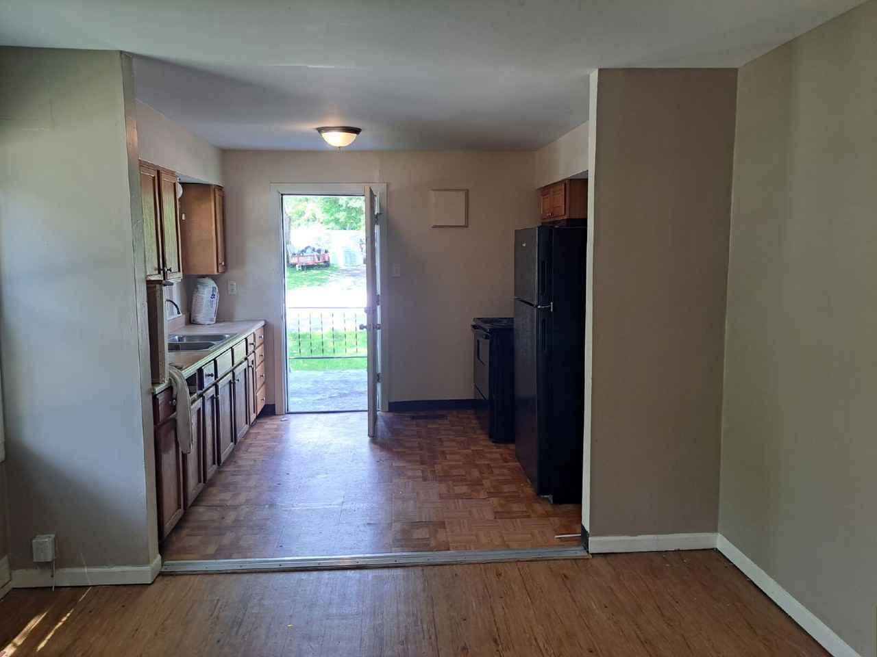 10196 Winkler Dr - Photo 3 of 7