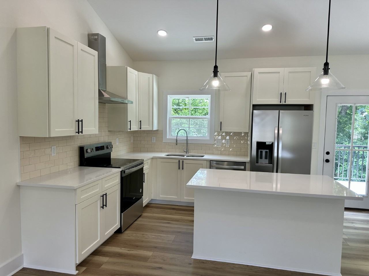 520 Cottage Way - Photo 2 of 12