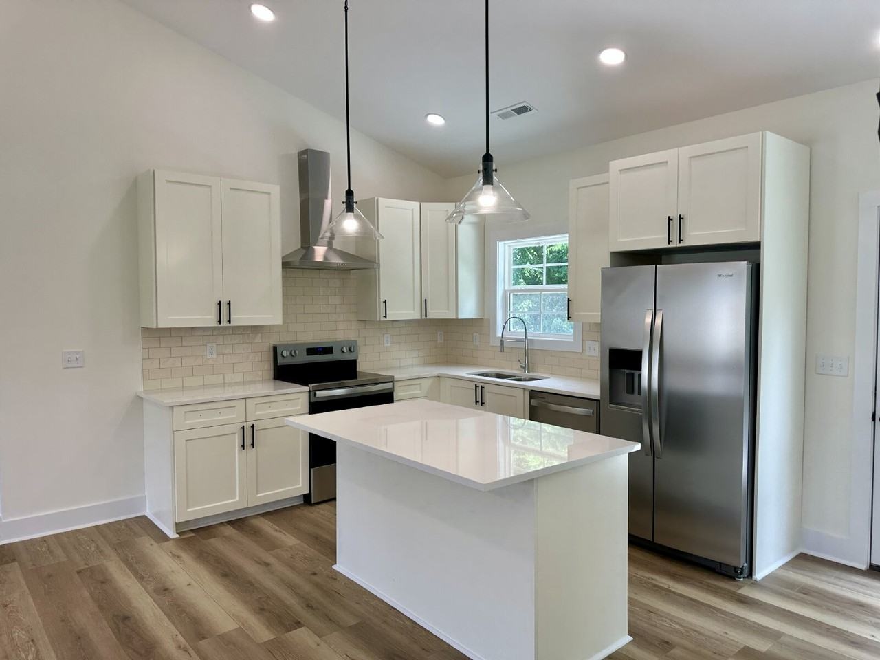 520 Cottage Way - Photo 3 of 12