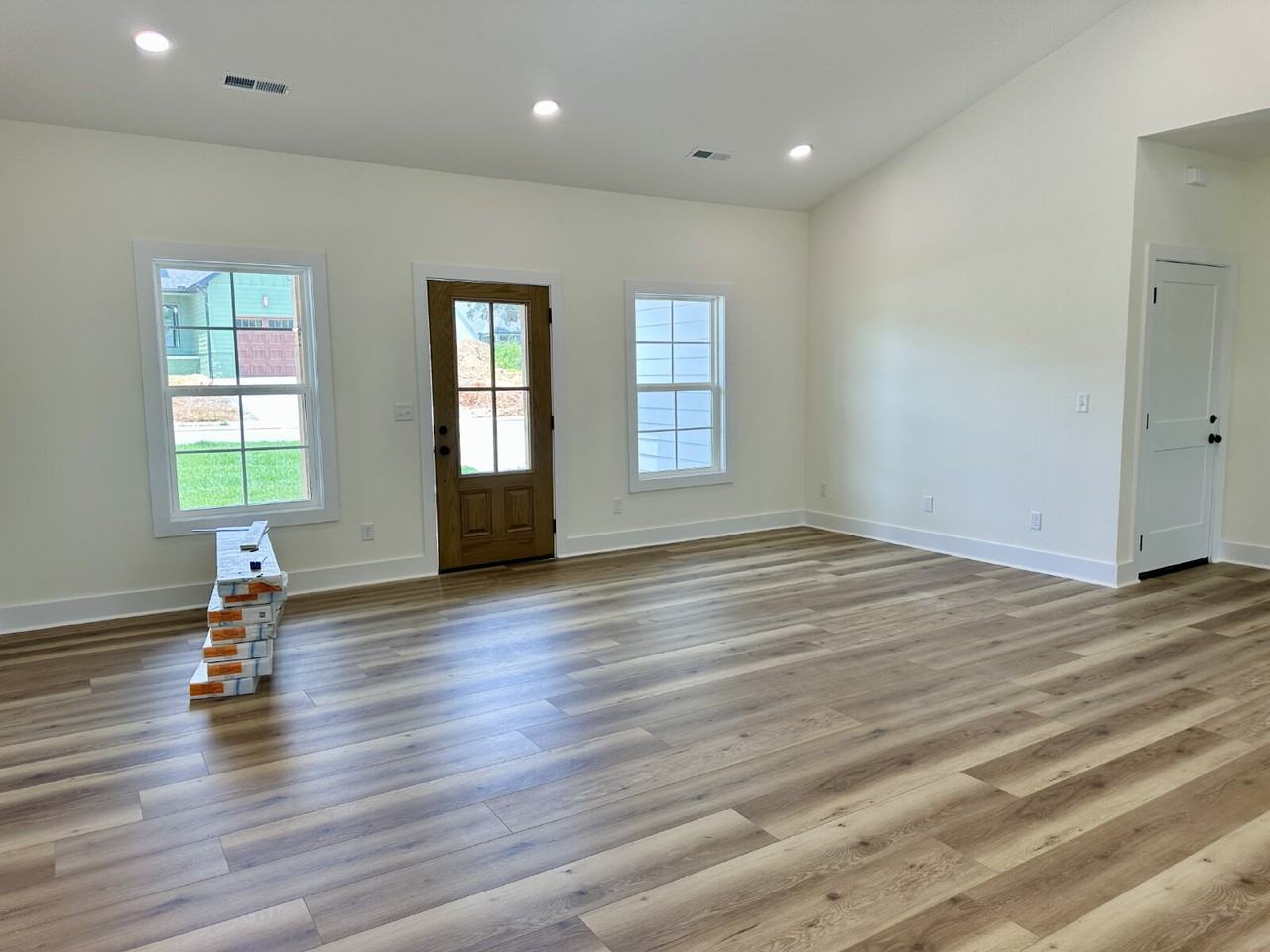 520 Cottage Way - Photo 4 of 12