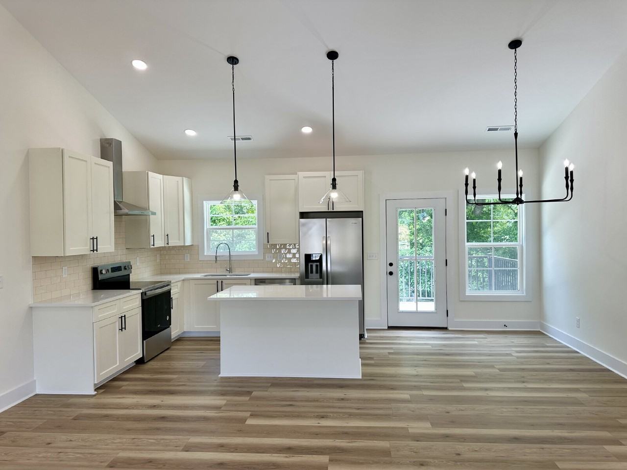520 Cottage Way - Photo 5 of 12