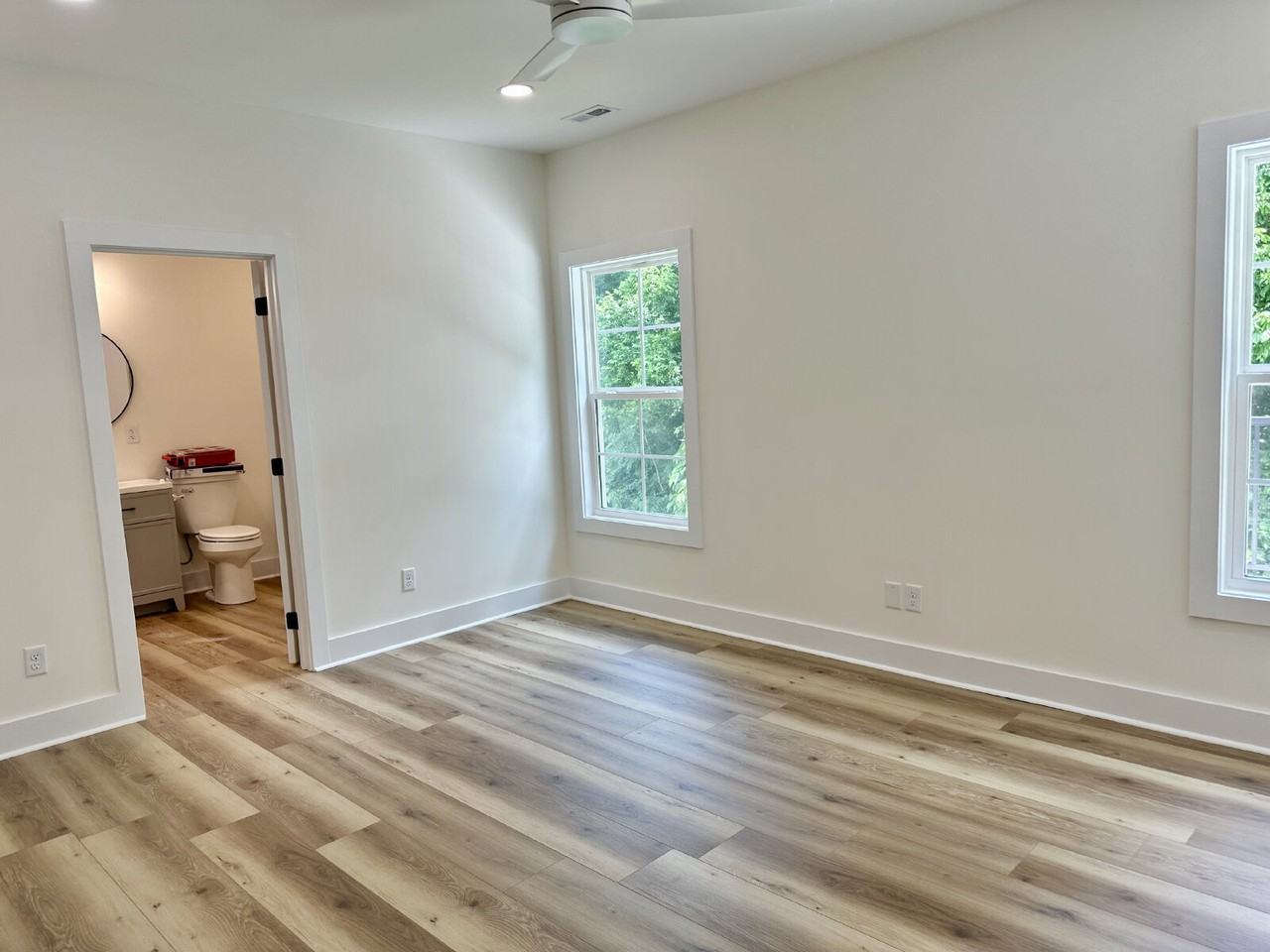 520 Cottage Way - Photo 6 of 12