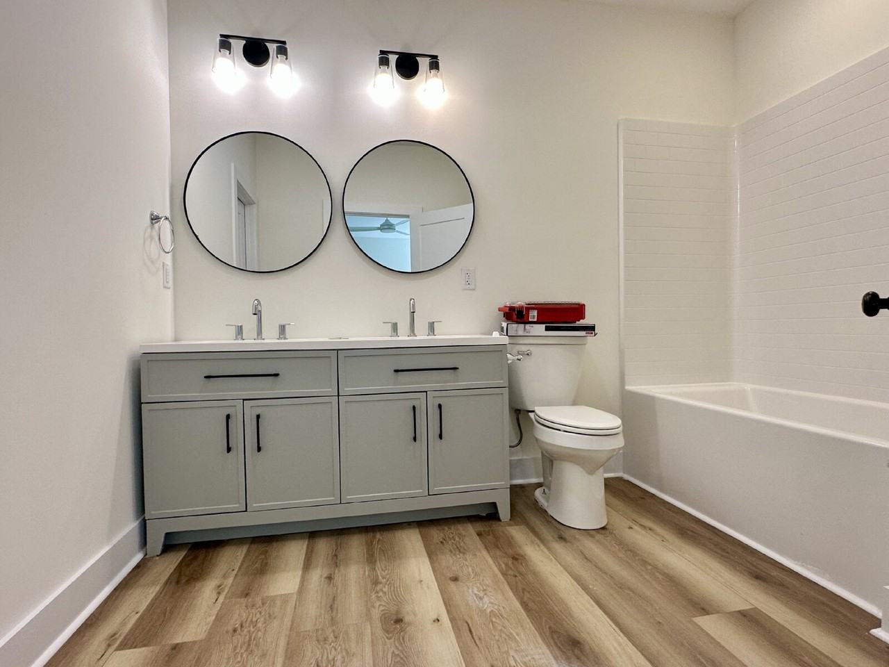 520 Cottage Way - Photo 7 of 12