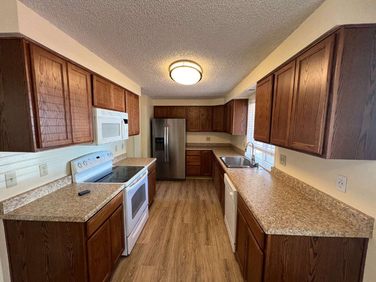 3296 Admiral St - Photo 3 of 35