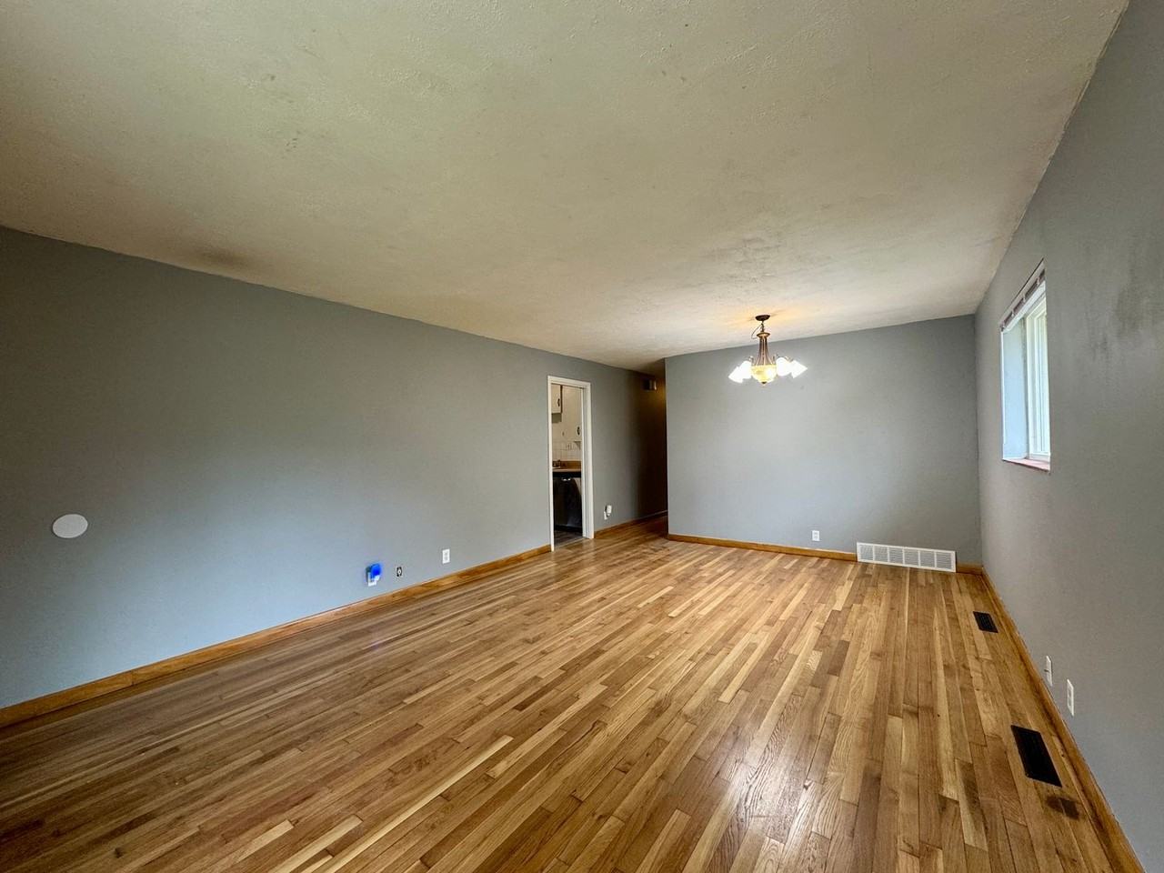 1910 Eaton St - Photo 5 of 15