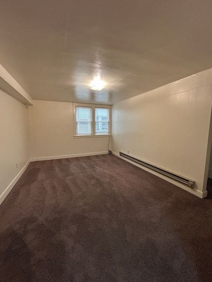 1225 Commerce  Ave - Photo 3 of 9