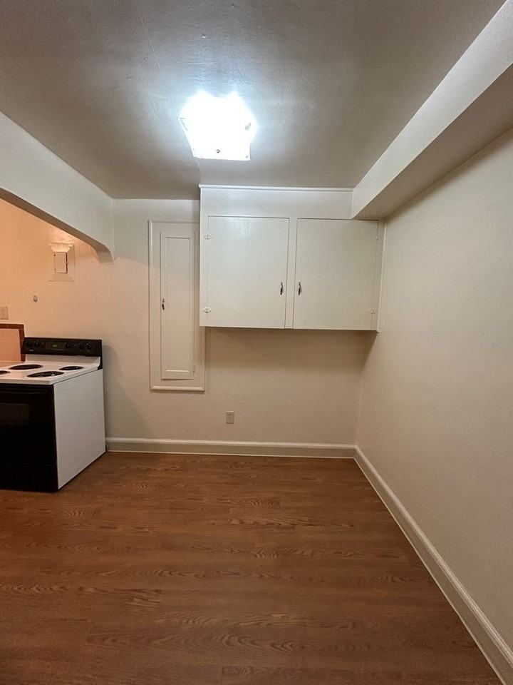 1225 Commerce  Ave - Photo 4 of 9