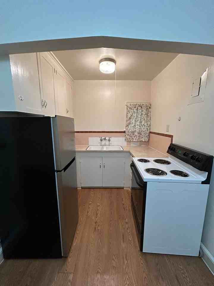 1225 Commerce  Ave - Photo 5 of 9