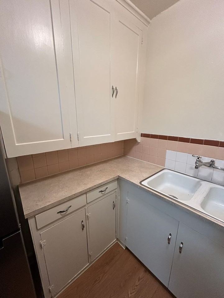 1225 Commerce  Ave - Photo 6 of 9