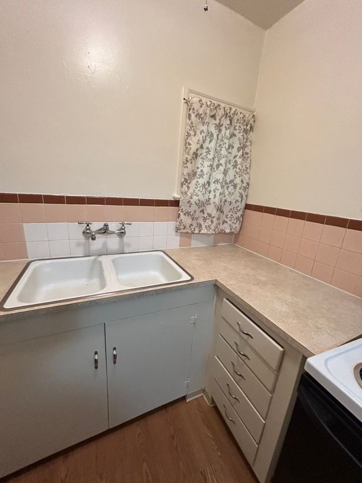 1225 Commerce  Ave - Photo 7 of 9