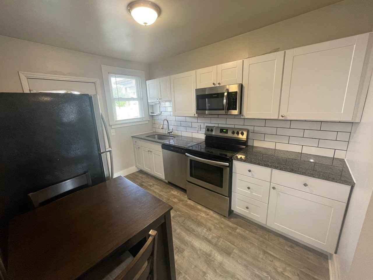 426 Hill St - Photo 2 of 32