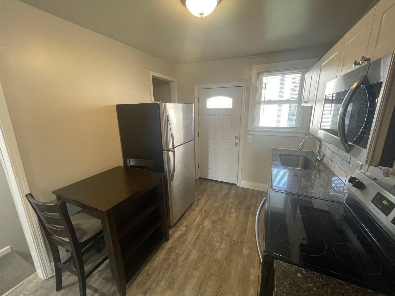 426 Hill St - Photo 4 of 32