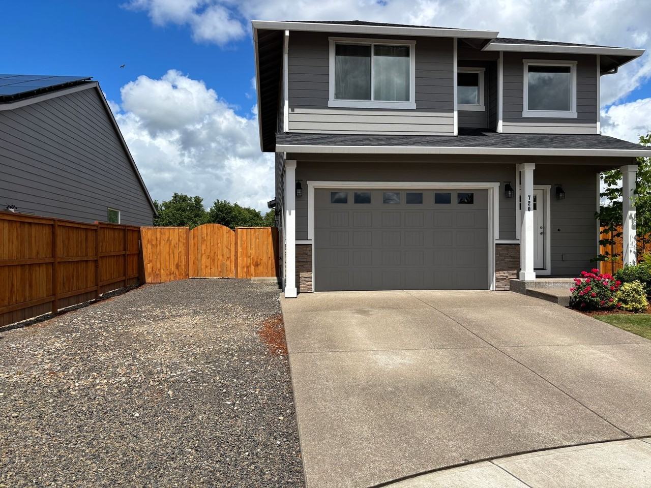 720 N Fir Loop - Photo 3 of 22