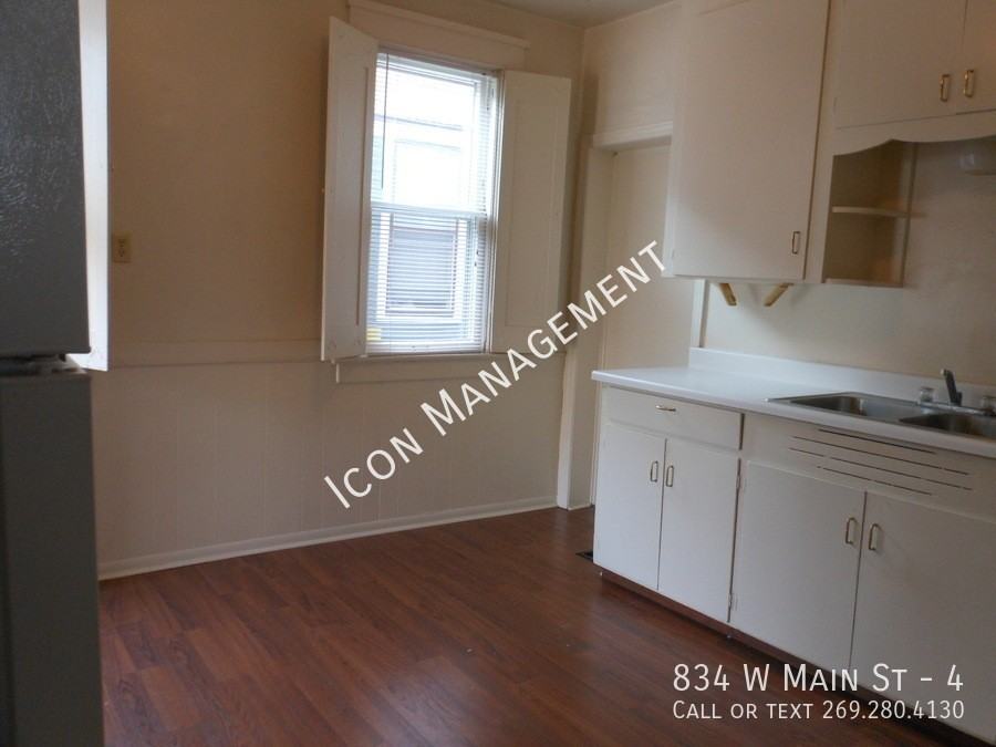 834 W Main St #4 - Photo 2 of 11