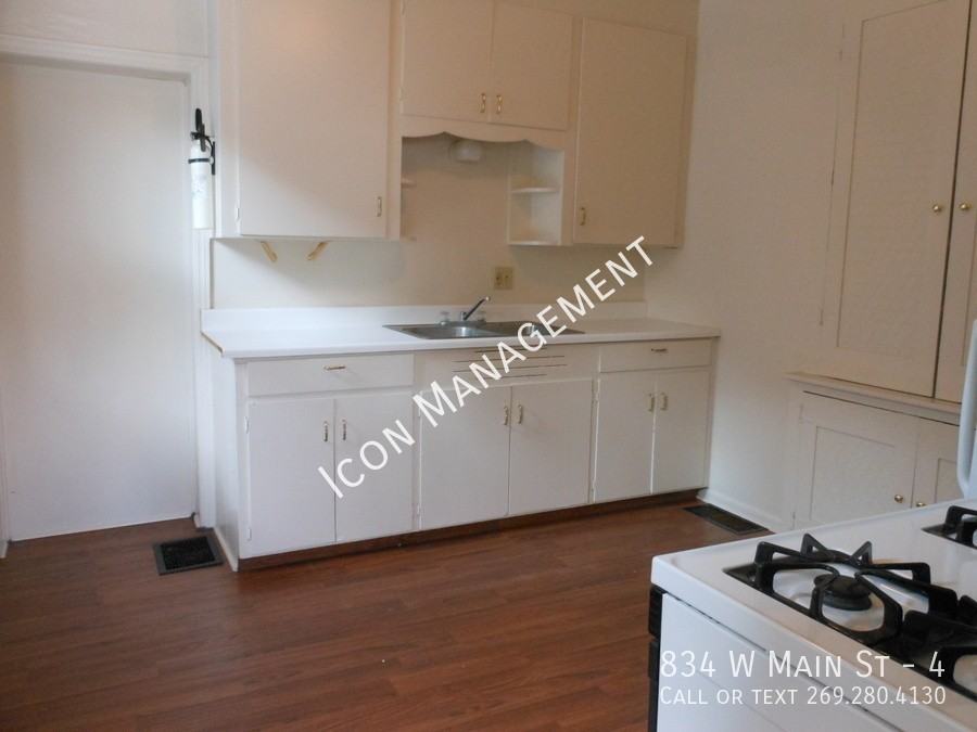 834 W Main St #4 - Photo 3 of 11