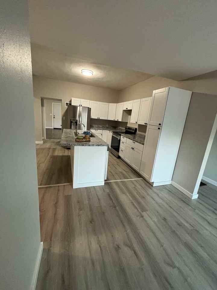 421 Sargent St - Photo 2 of 15