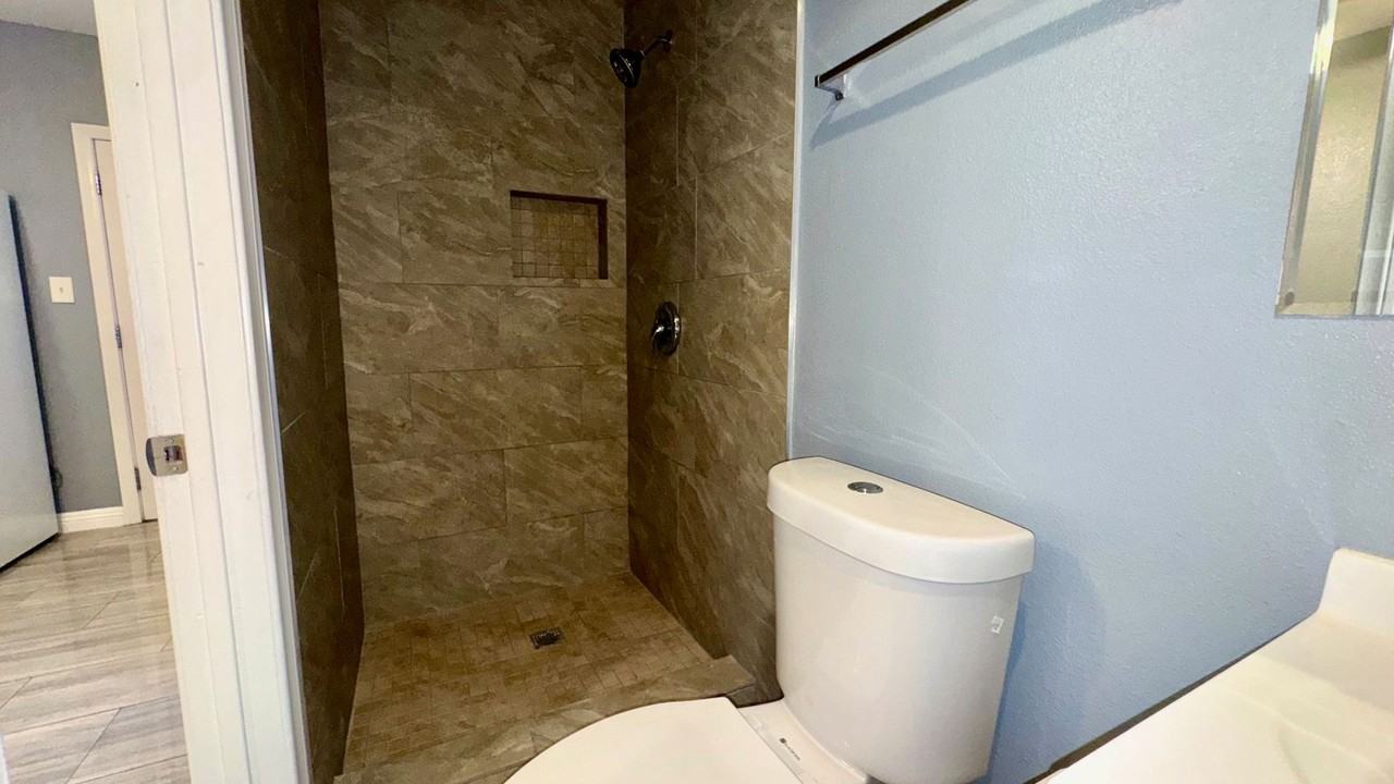 604 Monticello Dr - Photo 2 of 8
