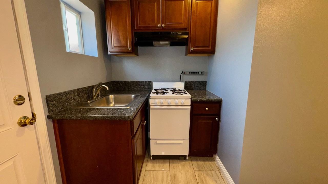 604 Monticello Dr - Photo 2 of 7