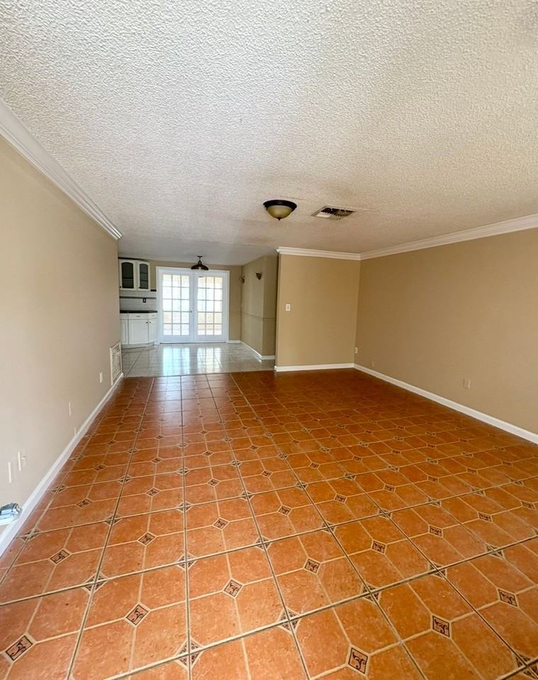 6707 Lenoir Dr - Photo 2 of 13