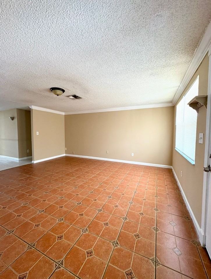 6707 Lenoir Dr - Photo 3 of 13