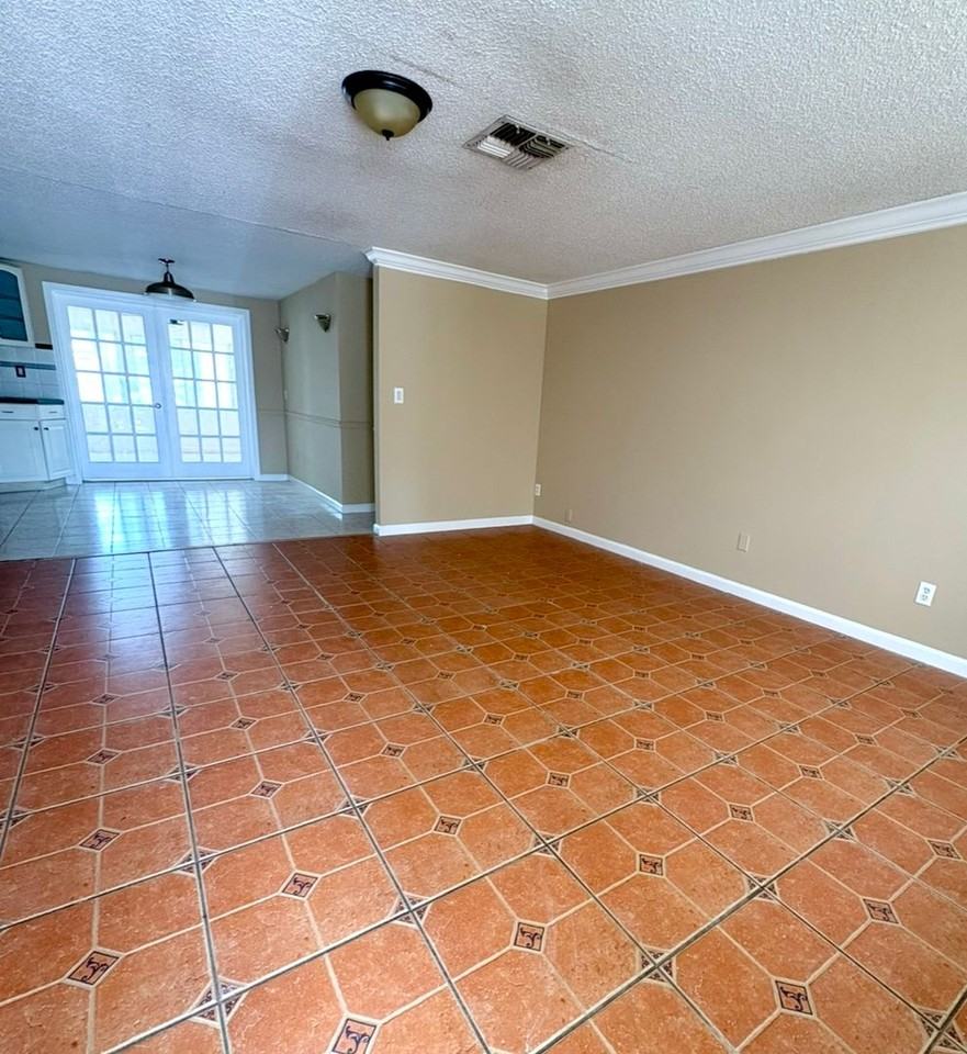 6707 Lenoir Dr - Photo 4 of 13