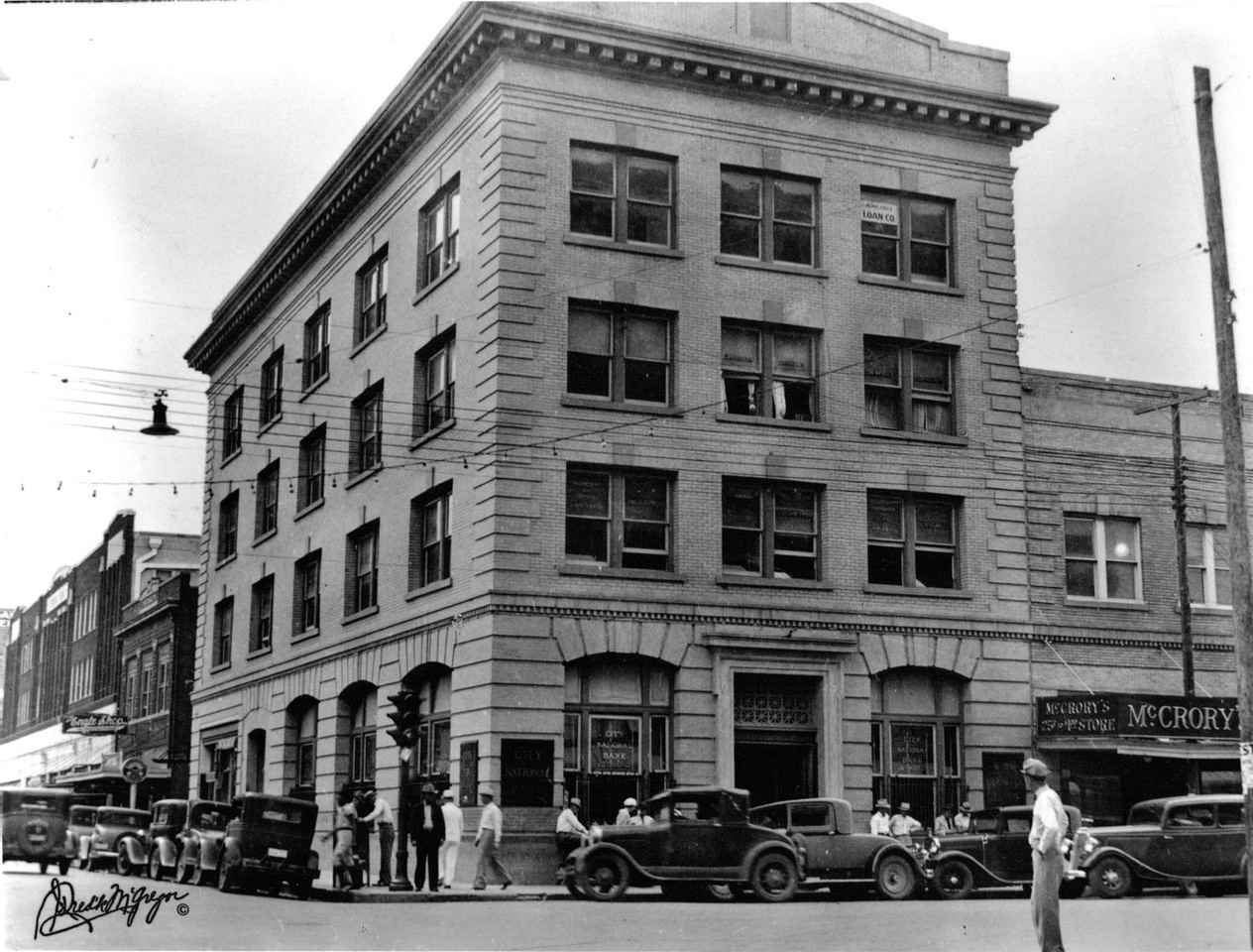 402 Peoples St - Photo 2 of 13