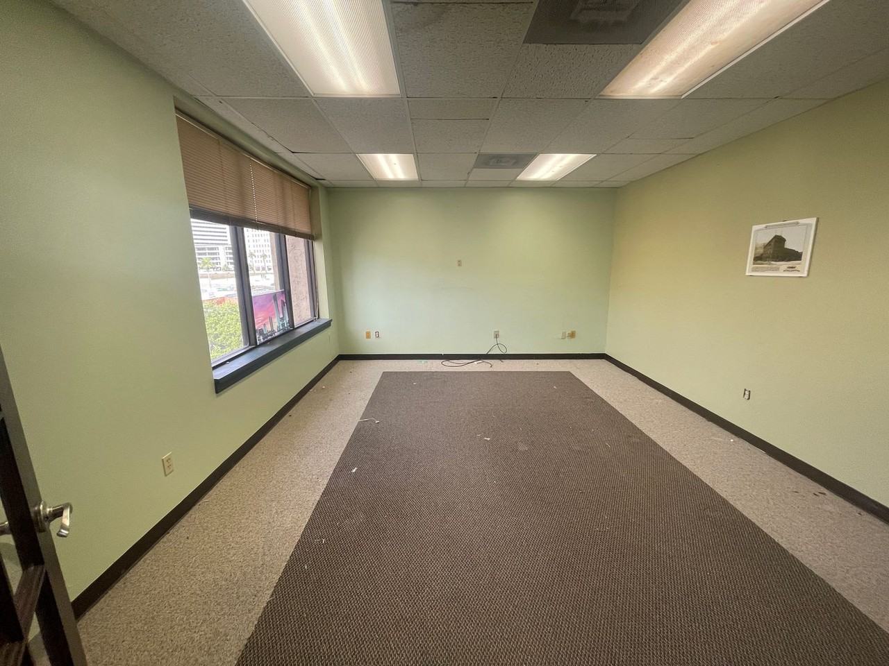 402 Peoples St - Photo 5 of 13