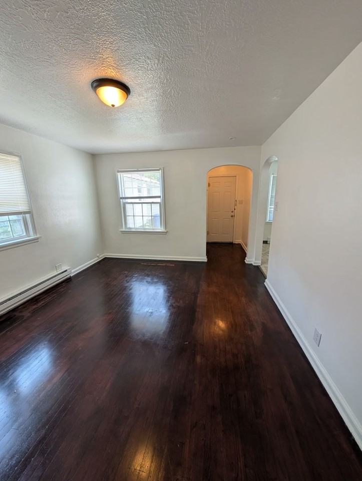 428 S 10th Ave #A - Photo 4 of 24